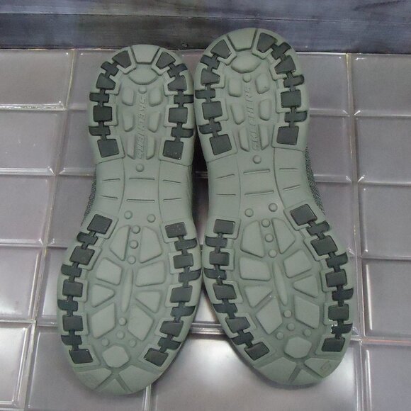 SIZE 10.5. Skechers Relaxed Fit Air- Cooled sneakers. - Picture 15 of 16